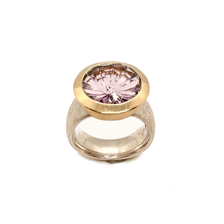 Ring i sølv med amethyst